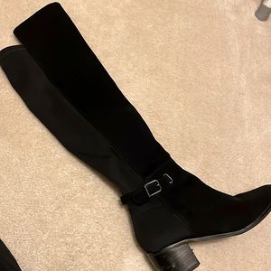 Size 8.5 Clark’s tall boot. Great condition. No box